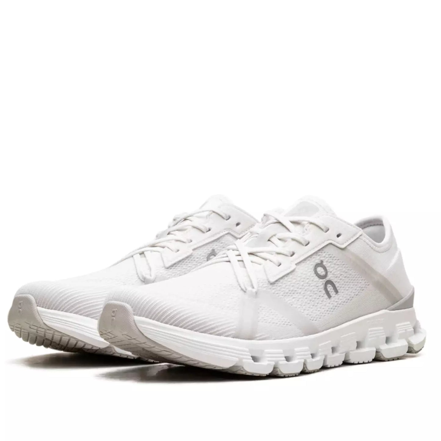 On Running Cloud X 4 AD White Wolf