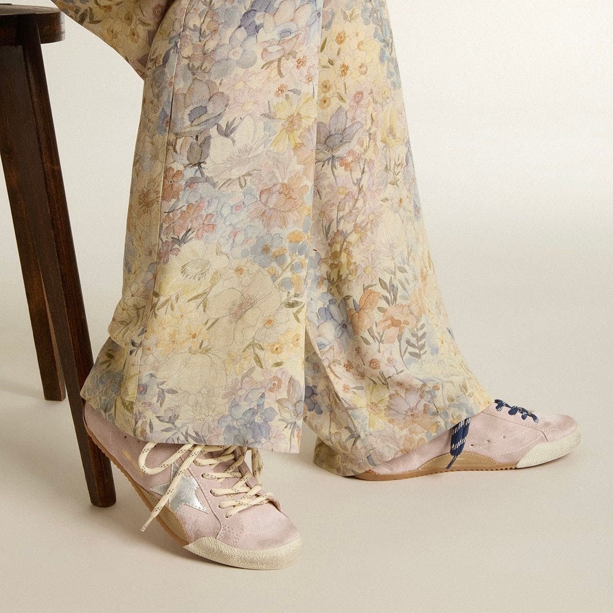 Golden Goos True-Star in pastel pink suede with silver star and heel tab(Women's)