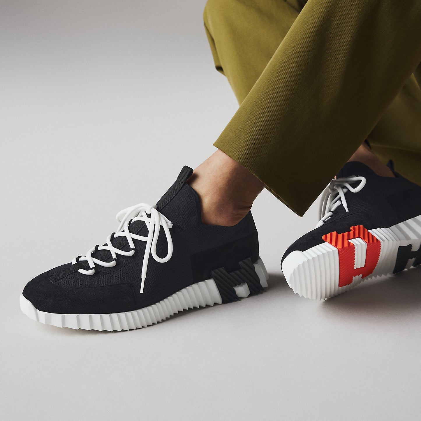 Hermès Lift slip-on sneaker 'Noir / Blanc'
